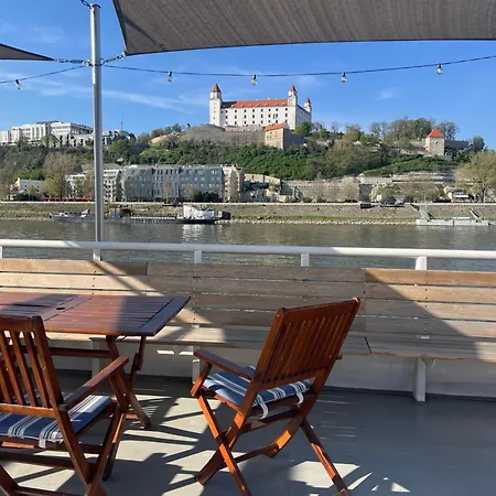 Trainstation Апартаменты Братислава